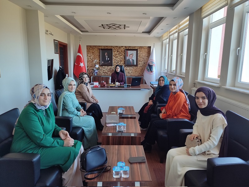 Ahırlı AK Parti Kadın Kolları Başkanlığından Sayın Kaymakamımıza Ziyaret
